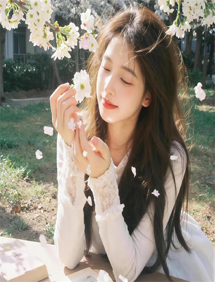 专业喜剧片评论：Bloomin’咲村良子的技术创新与艺术成就 ——深入探索喜剧片的艺术世界